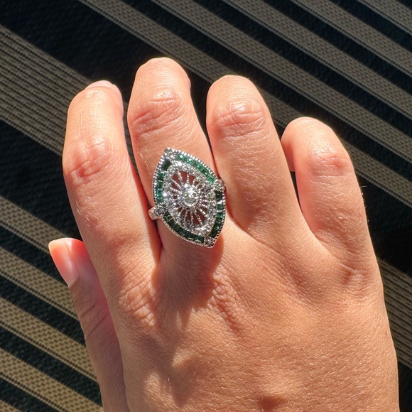 Vintage Emerald Silver 925 Plated Ring - Picture 3 of 15